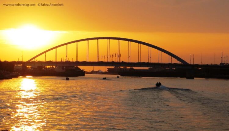 چند روز بعد مرا برد و آن عریض‌ترین خروشان را نشانم داد.